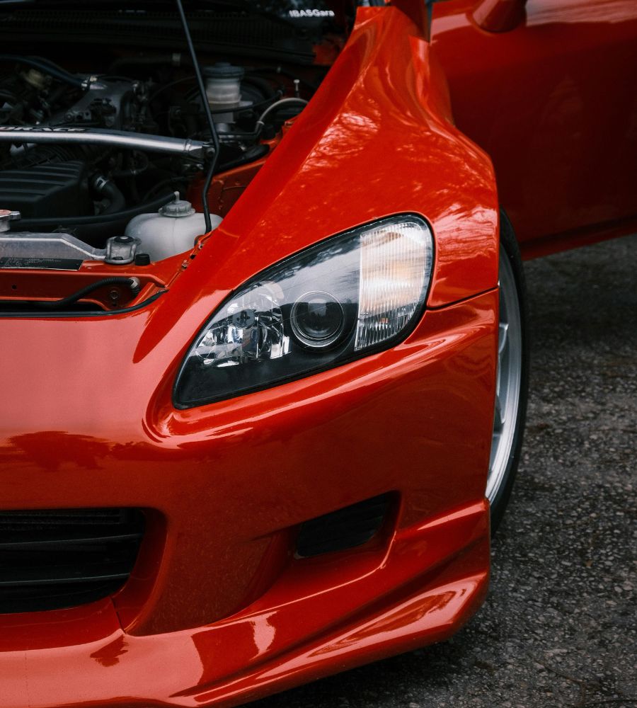 Sports Car HK 致力為熱愛速度的車主提供專業、透明的交易服務。我們匯聚全球頂尖超跑、經典 JDM 及高性能車款，每部掛牌車輛均經過嚴格篩選與檢測，確保品質卓越。無論您想放售愛車獲取最優報價，或是尋找夢幻座駕，我們的專家團隊均提供一站式支援，涵蓋專業估價及過戶手續。選擇 Sports Car HK，讓您的超跑夢想輕鬆啟航，成就非凡駕駛體驗。